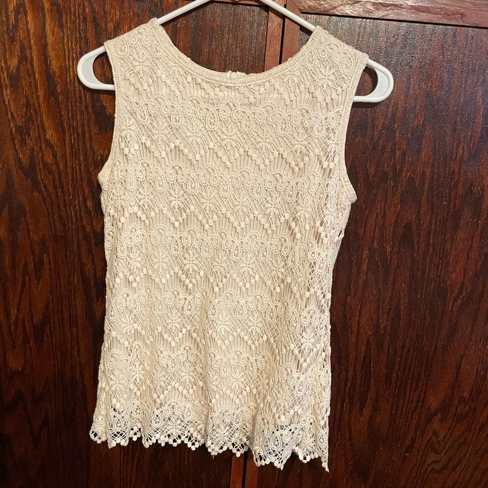Adiva Elegant Cream Lace Sleeveless Top